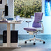 En Herman Miller X Logitech Embody Gaming Chair i lila Amethyst som en del av en speluppsättning.